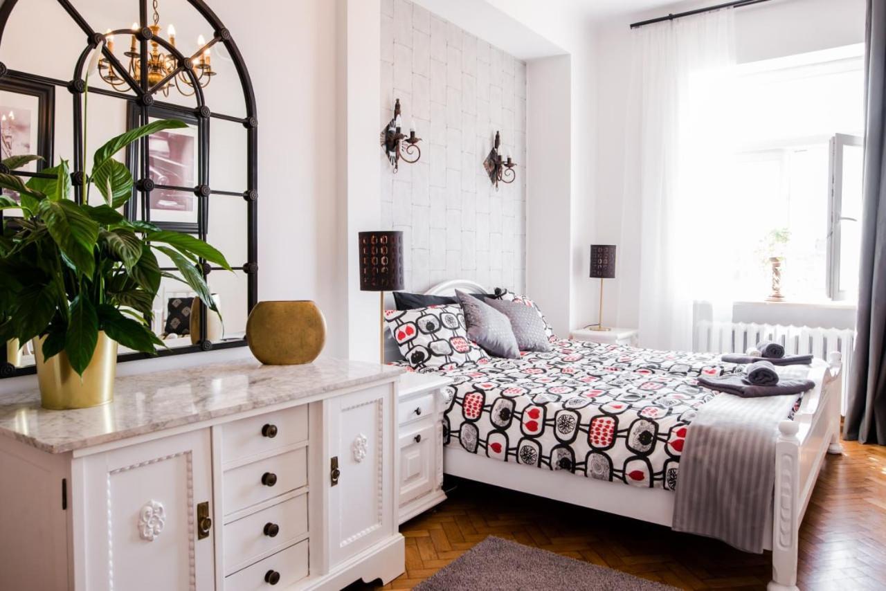 ורשה Halby Luxury Rooms Chmielna 73B מראה חיצוני תמונה