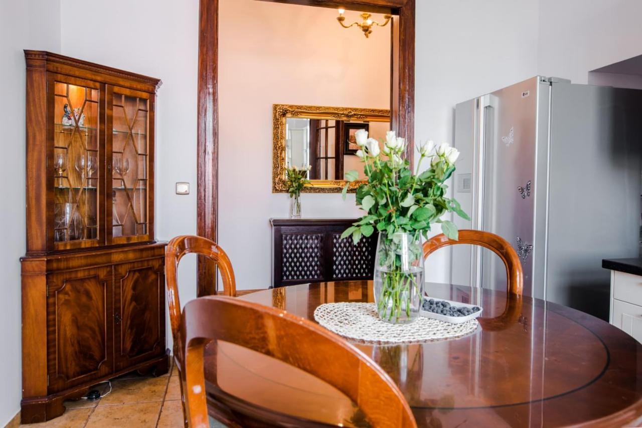 ורשה Halby Luxury Rooms Chmielna 73B מראה חיצוני תמונה